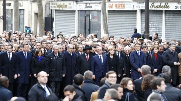 RASSEMBLEMENT RÉPUBLICAIN EN HOMMAGE AUX VICTIMES DES TERRORISTES